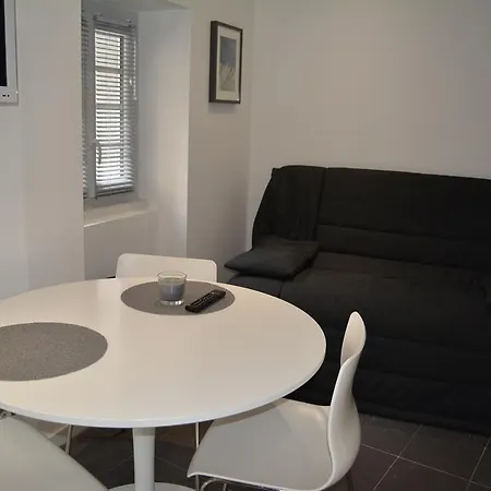 Le Clos St Louis Apartment