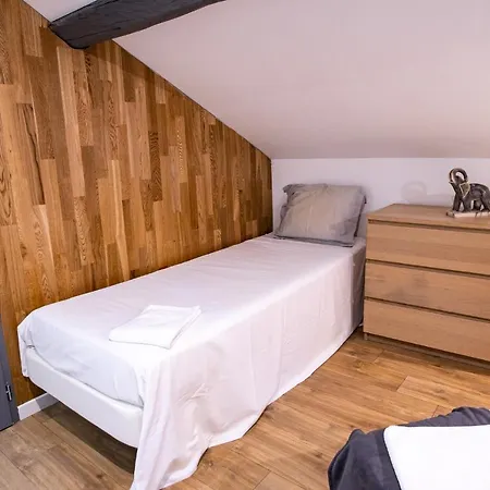 Le Clos St Louis Apartment