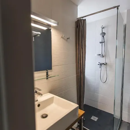 Daire Le Clos St Louis